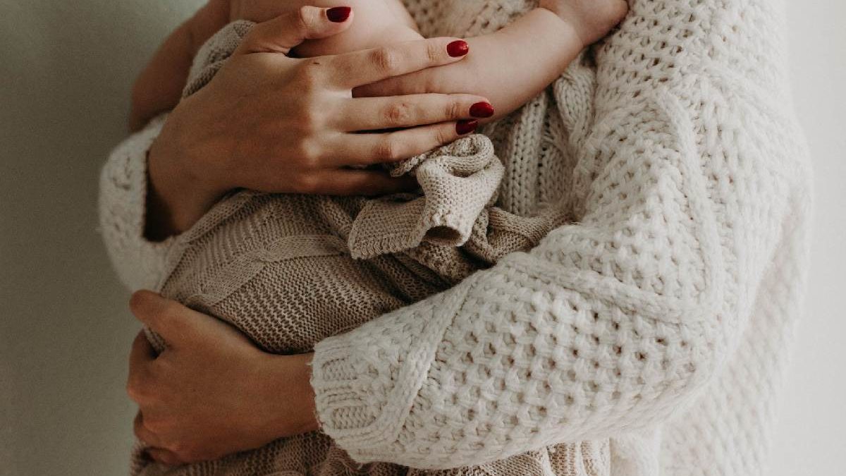 Your Guide to Motherhood: 7 Helpful Tips to Survive Being A Working Mom