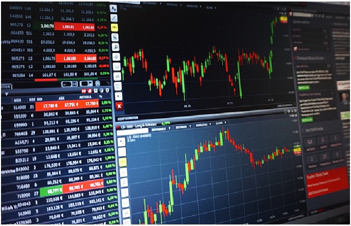 ANALYZE GRAPHS: AXES AND LINES