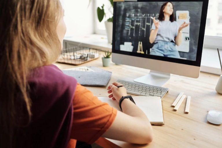 Can Traditional Teaching Methods Benefit from Virtual Approaches to Learning?