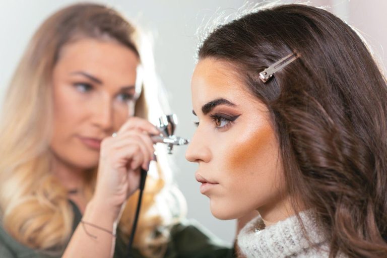Airbrush Makeup vs Traditional Makeup: A Side-by-Side Comparison
