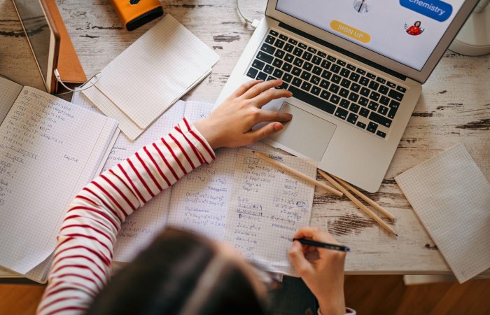 Why Write for Quora blog - Laptop Table Write for Us