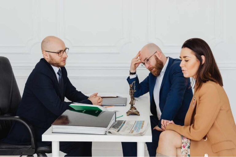 What Documents Should You Carry When Meeting a Divorce Lawyer?