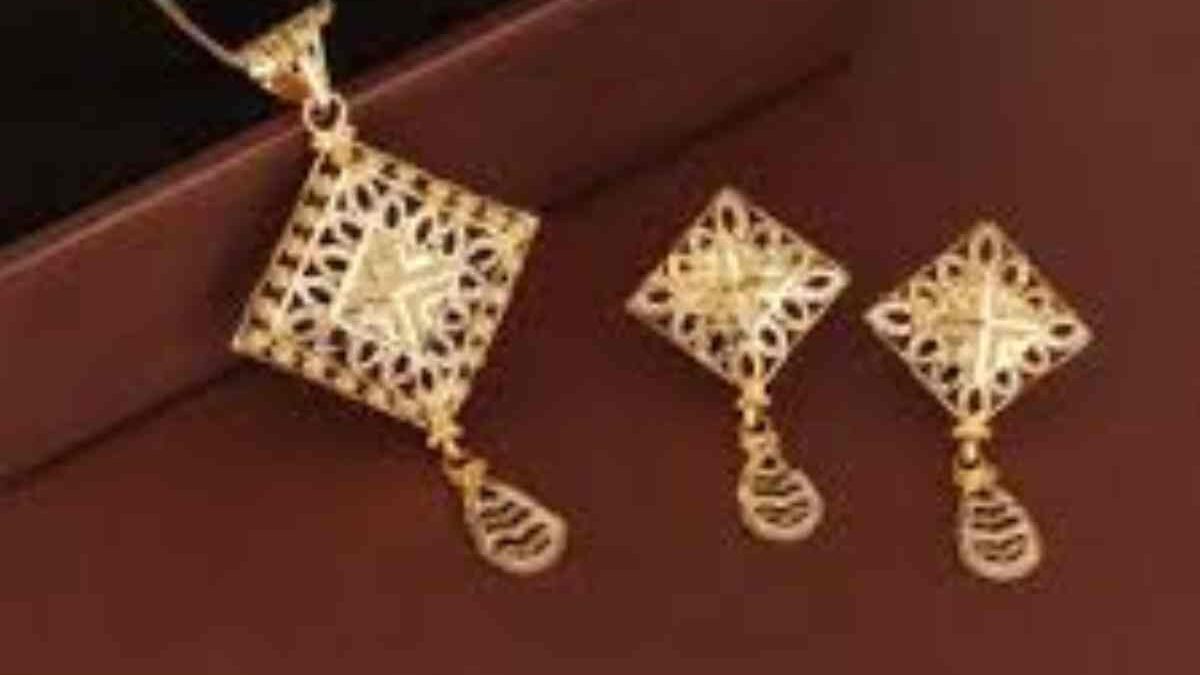 Gold Pendants: Cherish Timeless Moments with Perfect Elegance