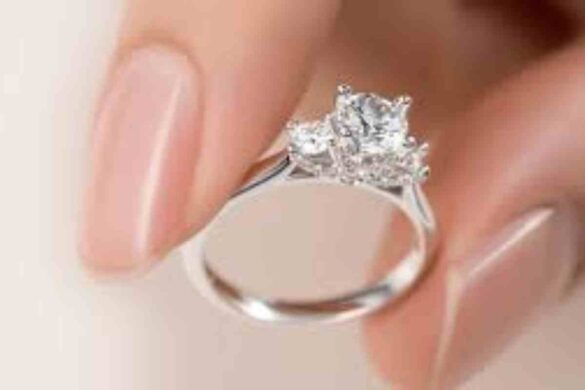 A Guide to Trendy Natural Diamond Engagement Ring